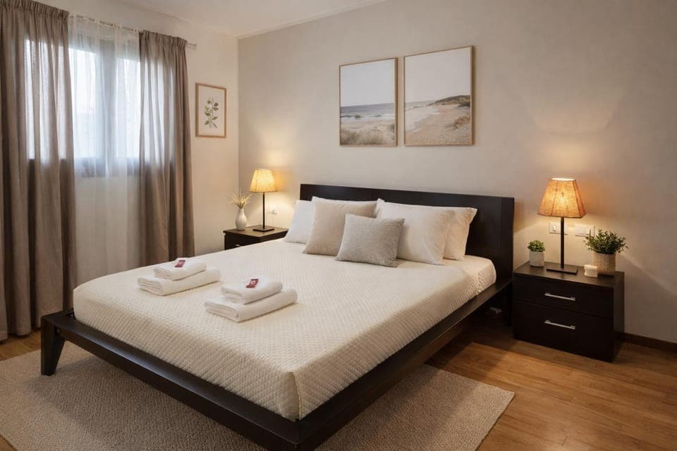 Bed, Bedroom, towels