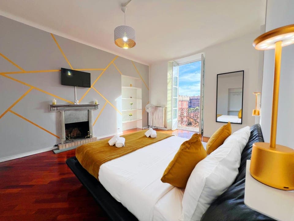 Communal lounge/ TV room, Bed, TV and multimedia, Photo of the whole room, Evening entertainment, Bedroom