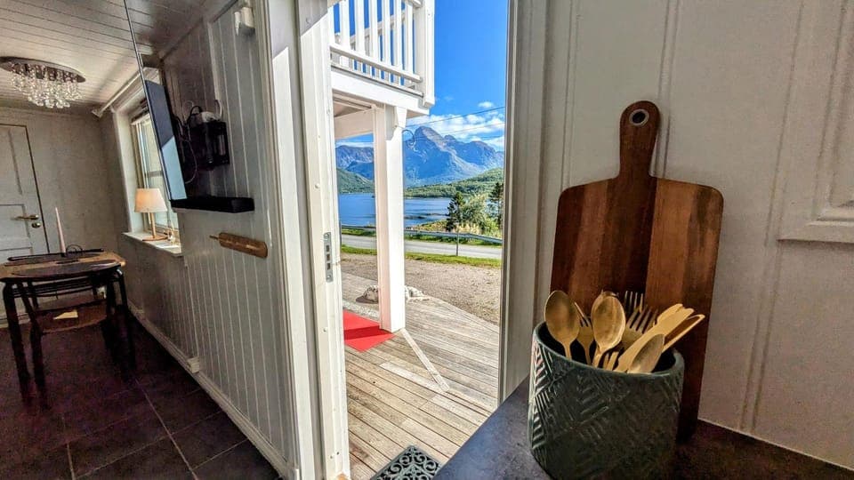 Balcony/Terrace, Mountain view