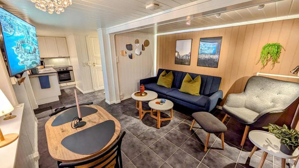 TV and multimedia, Living room, Seating area, Dining area