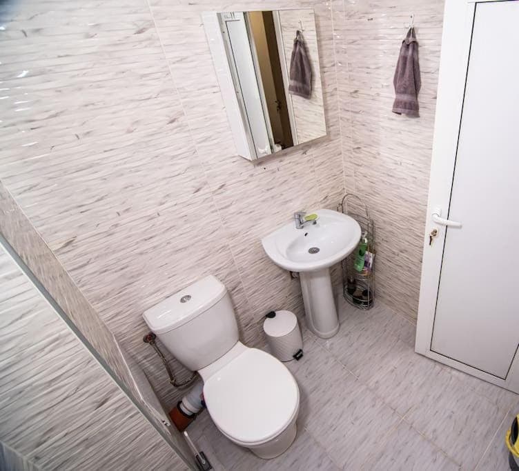 Toilet, Bathroom, towels