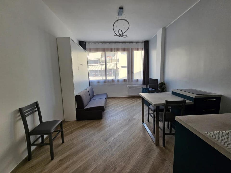 Kitchen or kitchenette, Seating area