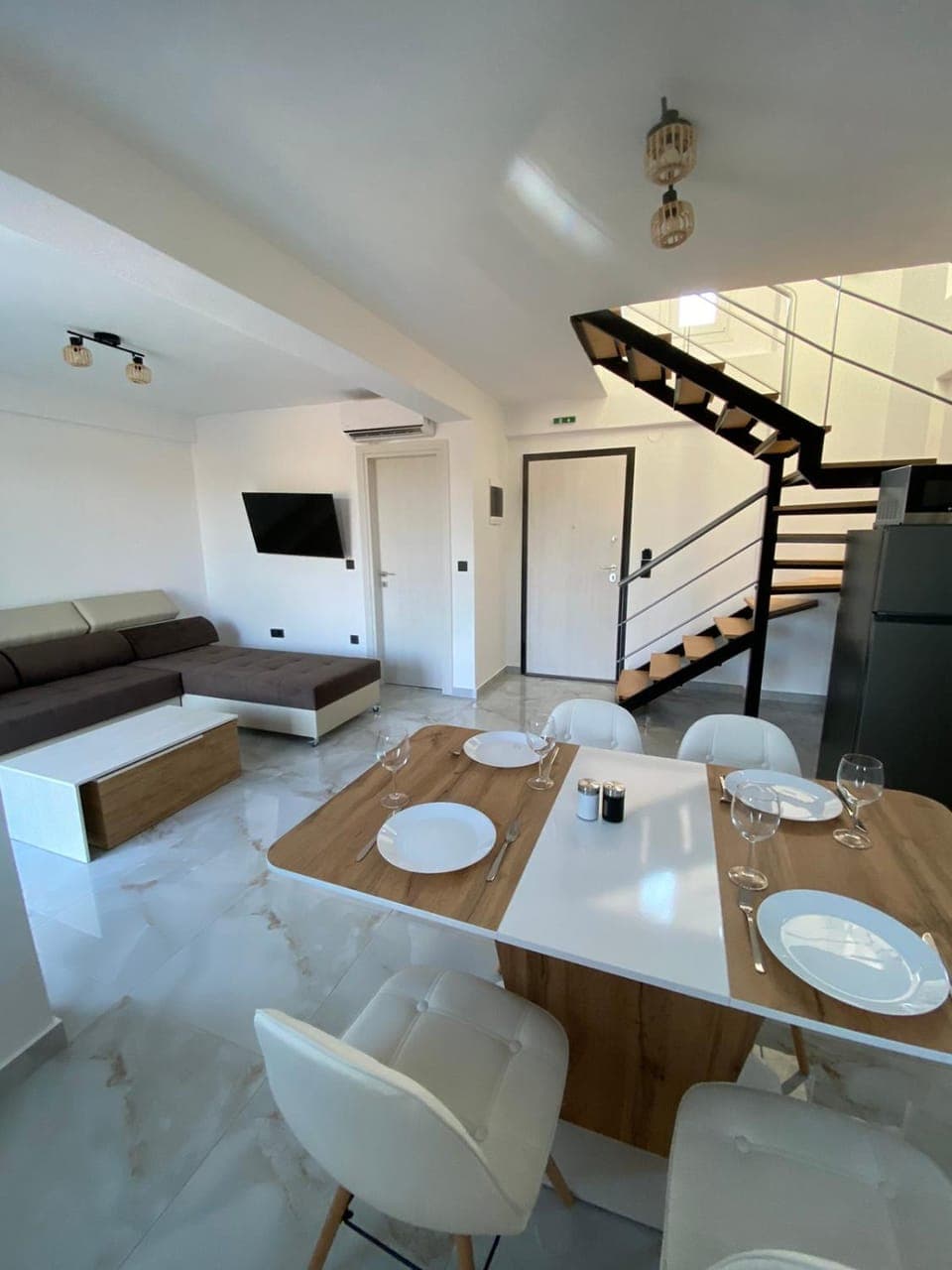 TV and multimedia, Kitchen or kitchenette, Living room, Seating area