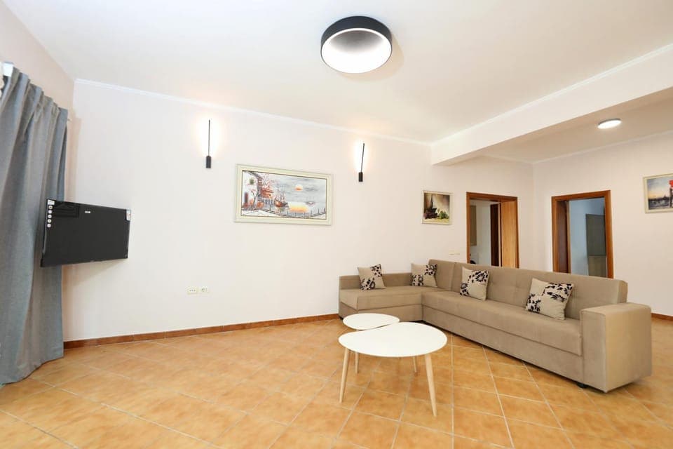 Communal lounge/ TV room, TV and multimedia, Living room, Seating area, Evening entertainment