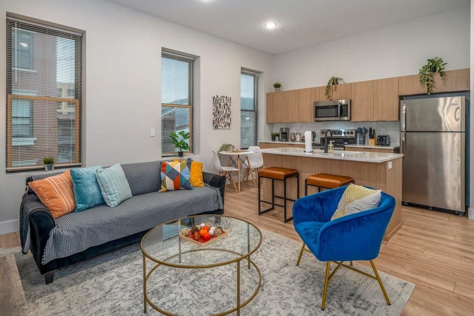 Kitchen or kitchenette, Living room, Seating area, Dining area, stove