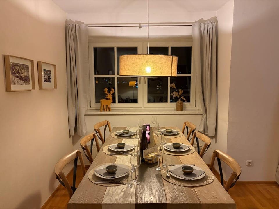 Food and drinks, Dining area, Food