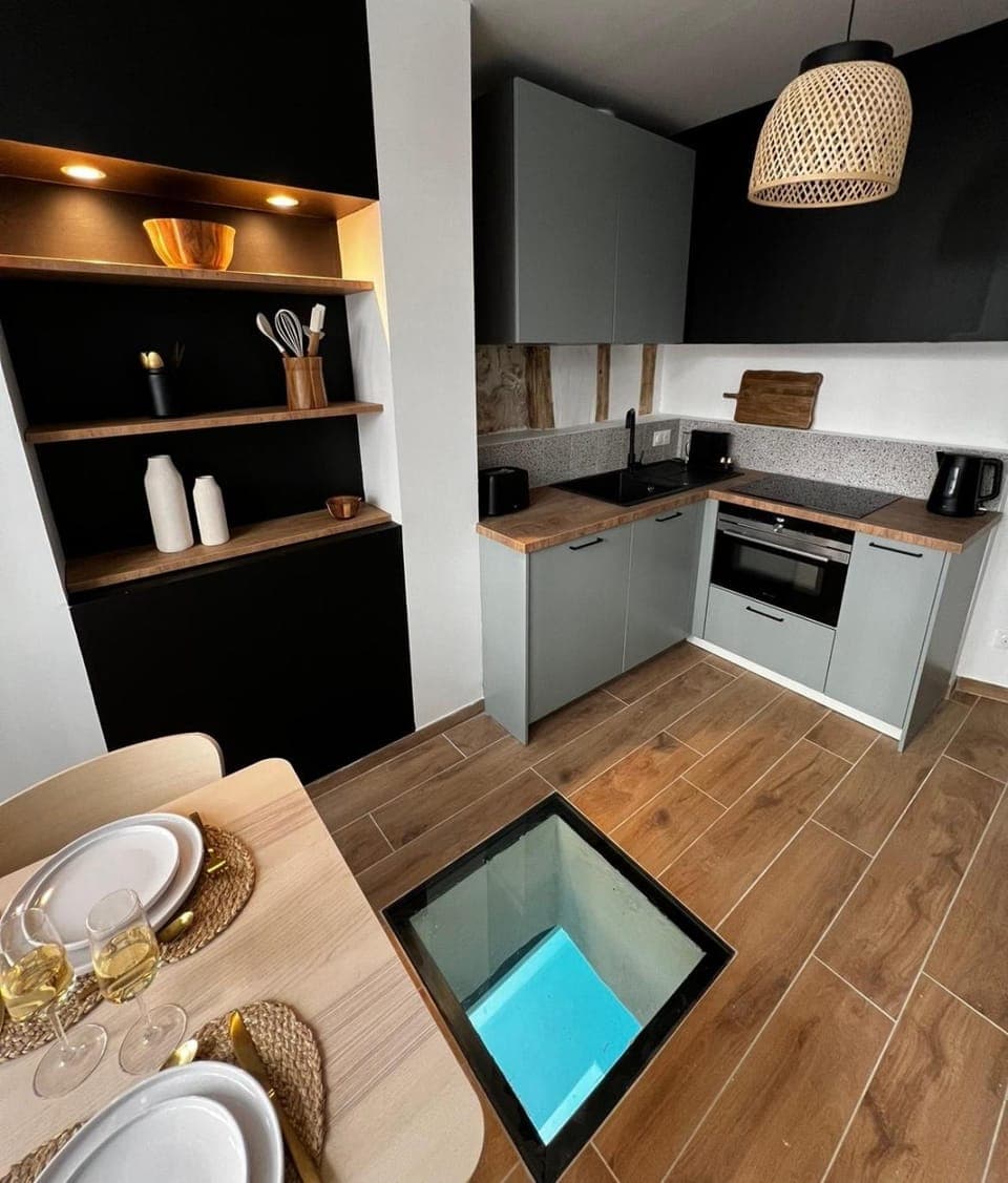 Kitchen or kitchenette, Dining area, dishwasher, oven, stove