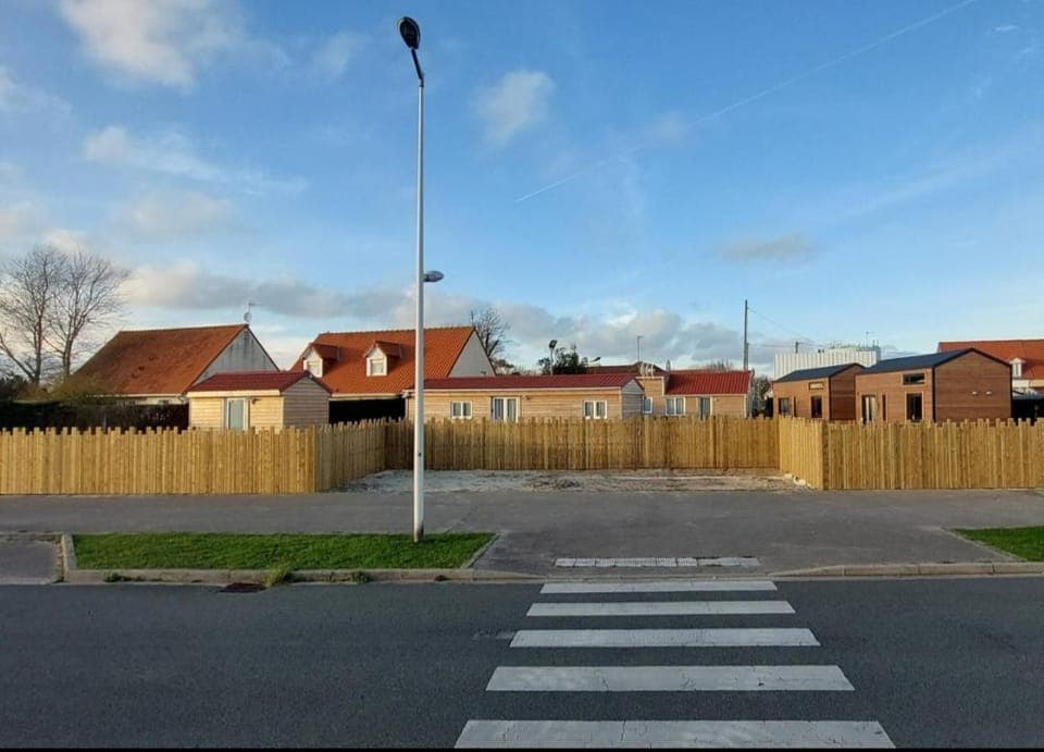 Facade/entrance, Parking
