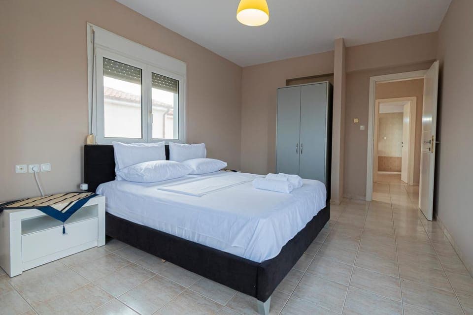 Bed, Photo of the whole room, Bedroom, wardrobe