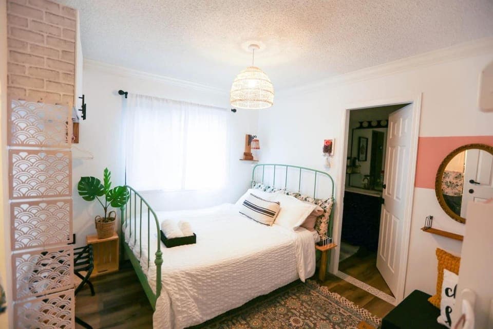 Bed, Photo of the whole room