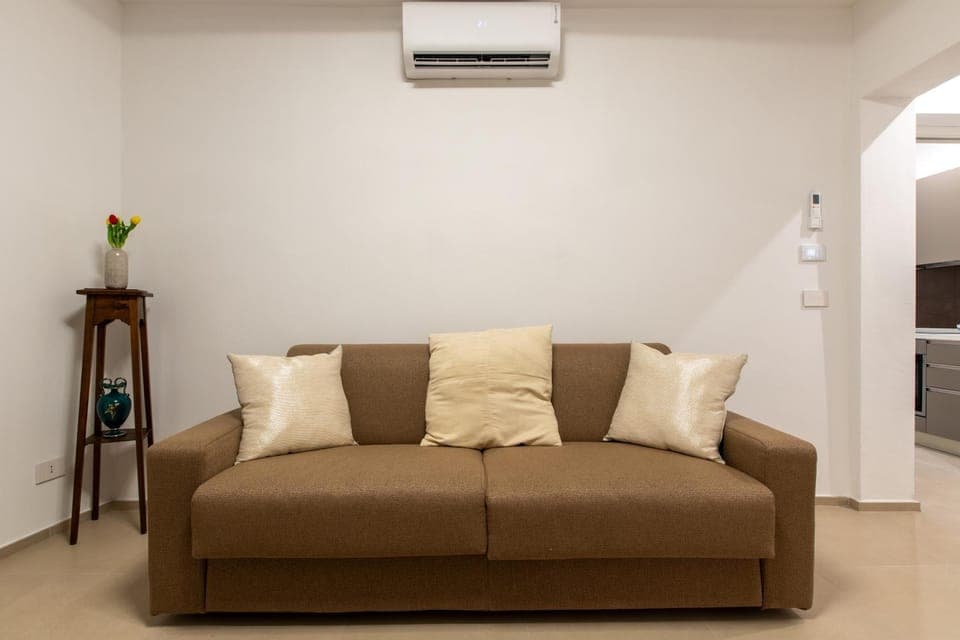 Living room, Seating area, air conditioner