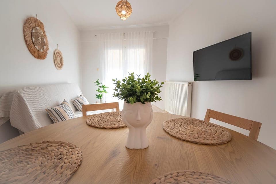 TV and multimedia, Seating area, Dining area