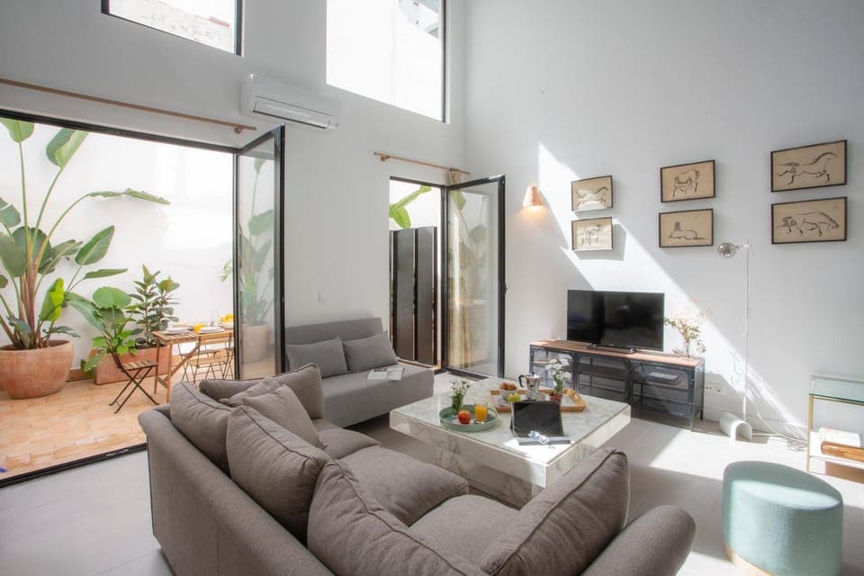 TV and multimedia, Living room, Dining area