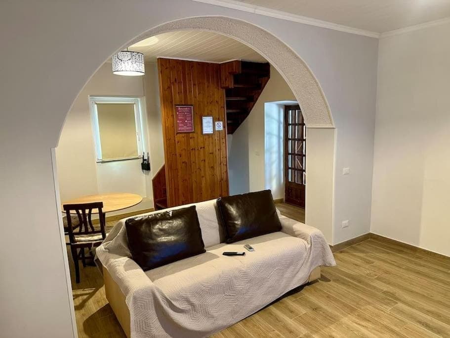 Bed, TV and multimedia, Living room, Photo of the whole room, Seating area