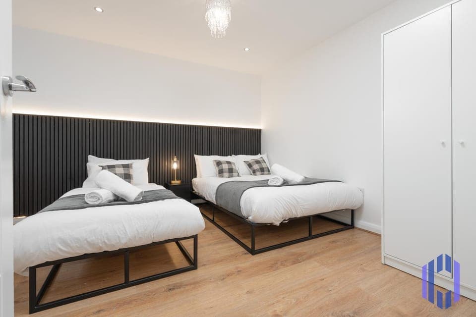 Bed, Photo of the whole room, Bedroom