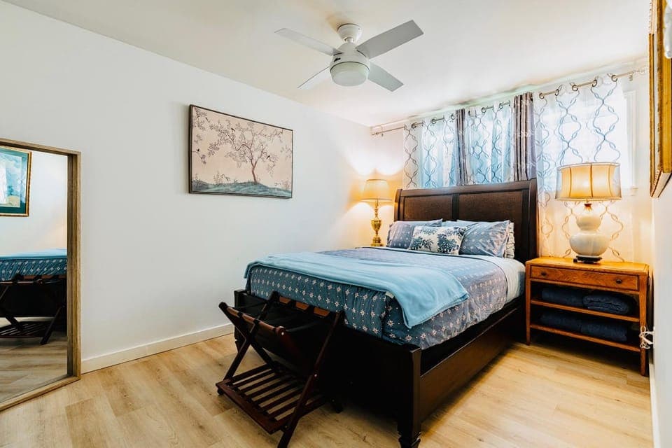 Bed, Photo of the whole room, Bedroom