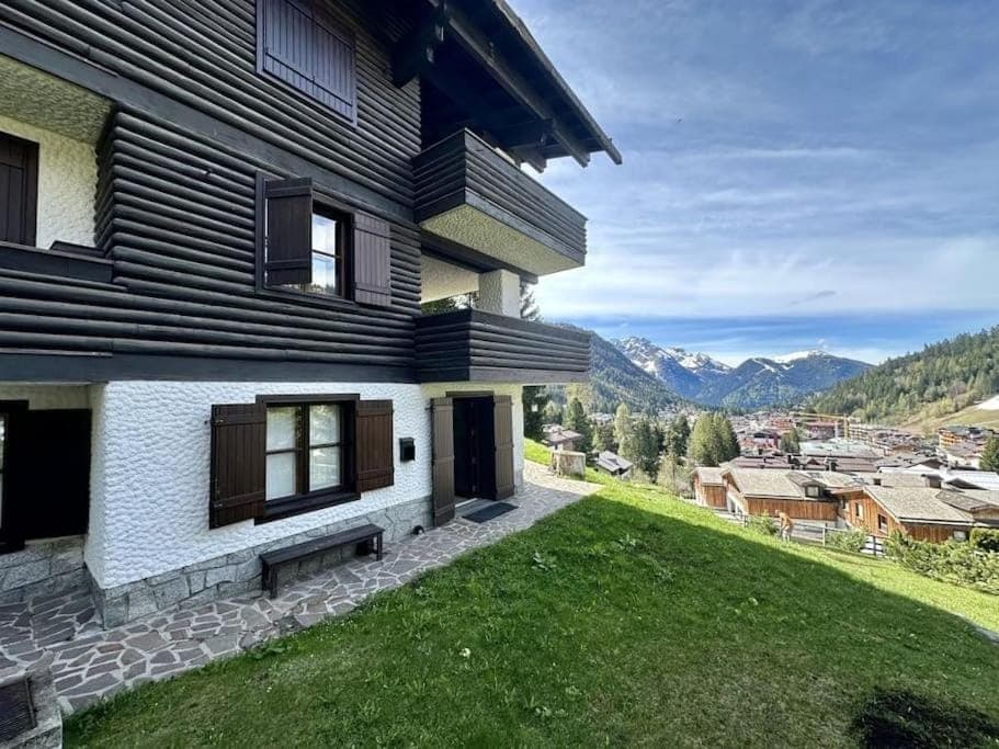 Property building, Natural landscape, Mountain view
