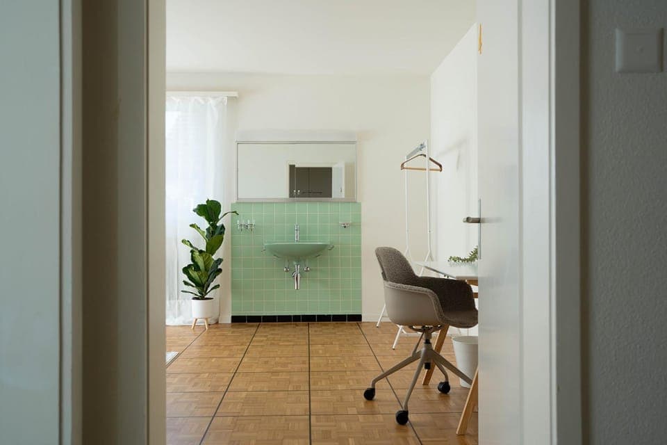 Photo of the whole room, Bedroom