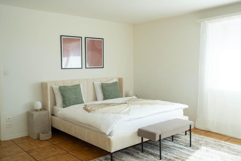 Photo of the whole room, Bedroom