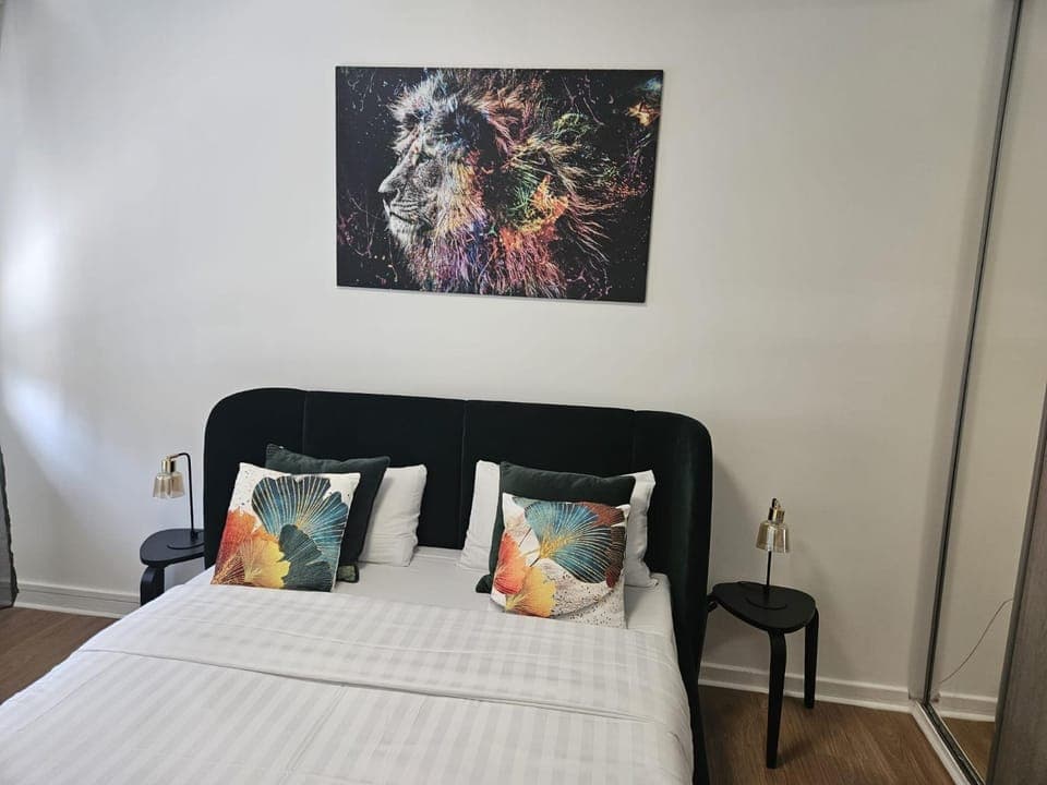 Bed, Photo of the whole room, Decorative detail, Bedroom