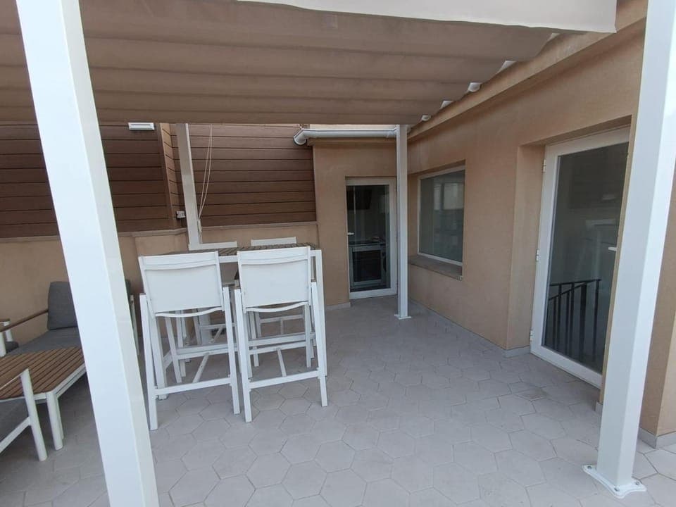 Balcony/Terrace, Internal: Not applicable to any particular room