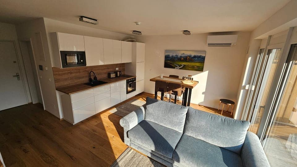 Kitchen or kitchenette, Seating area, Dining area