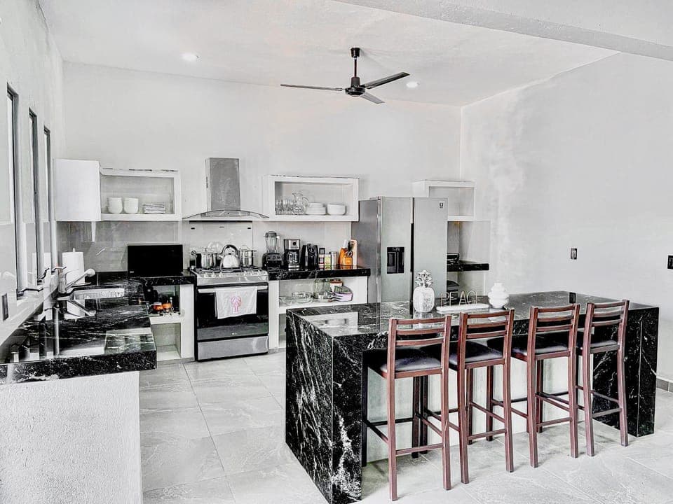 Kitchen or kitchenette, Dining area, minibar, oven, stove, toaster