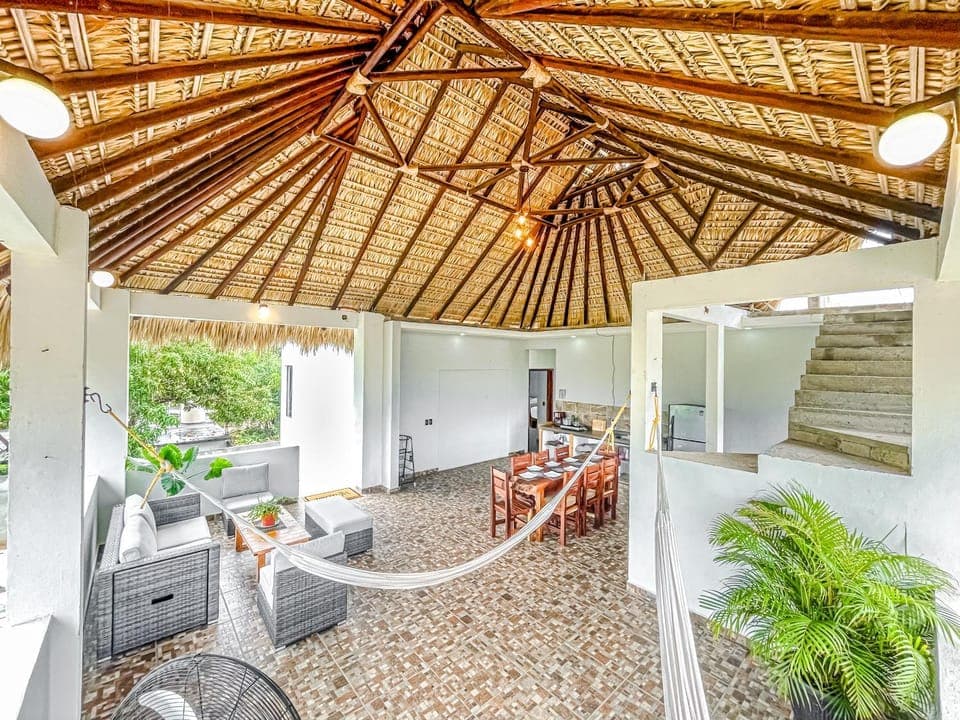 Day, Living room, Seating area, Dining area, Garden view