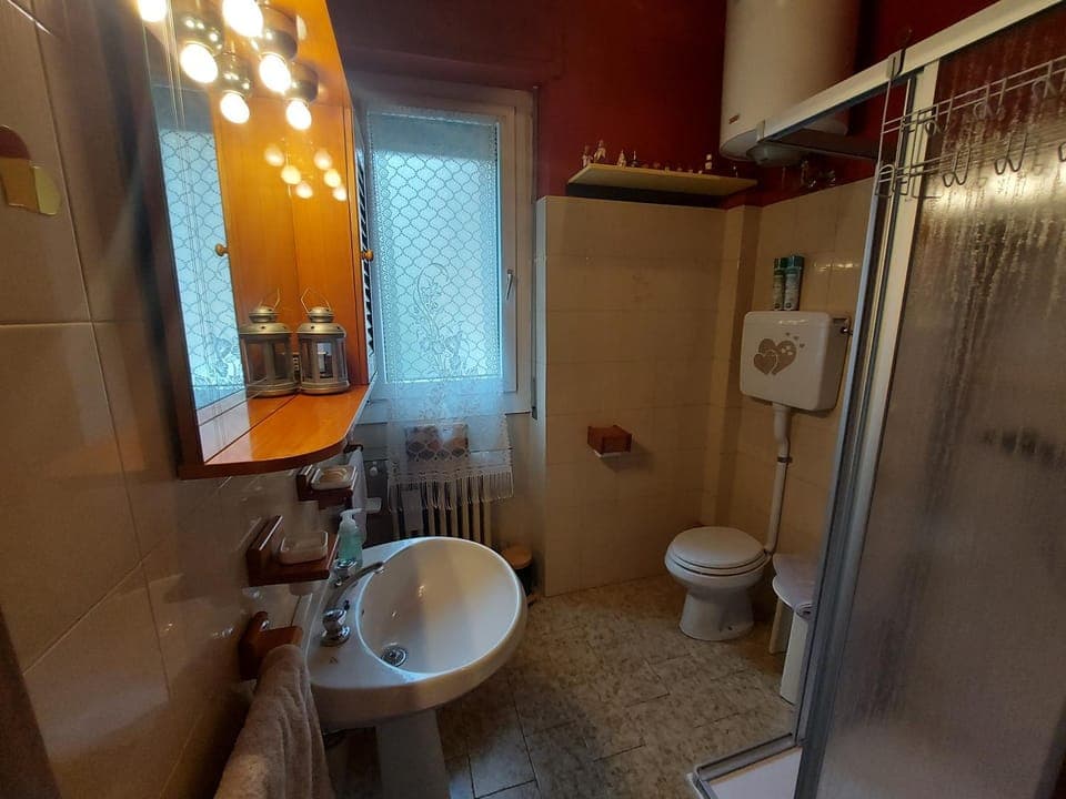 Shower, Toilet, Bathroom