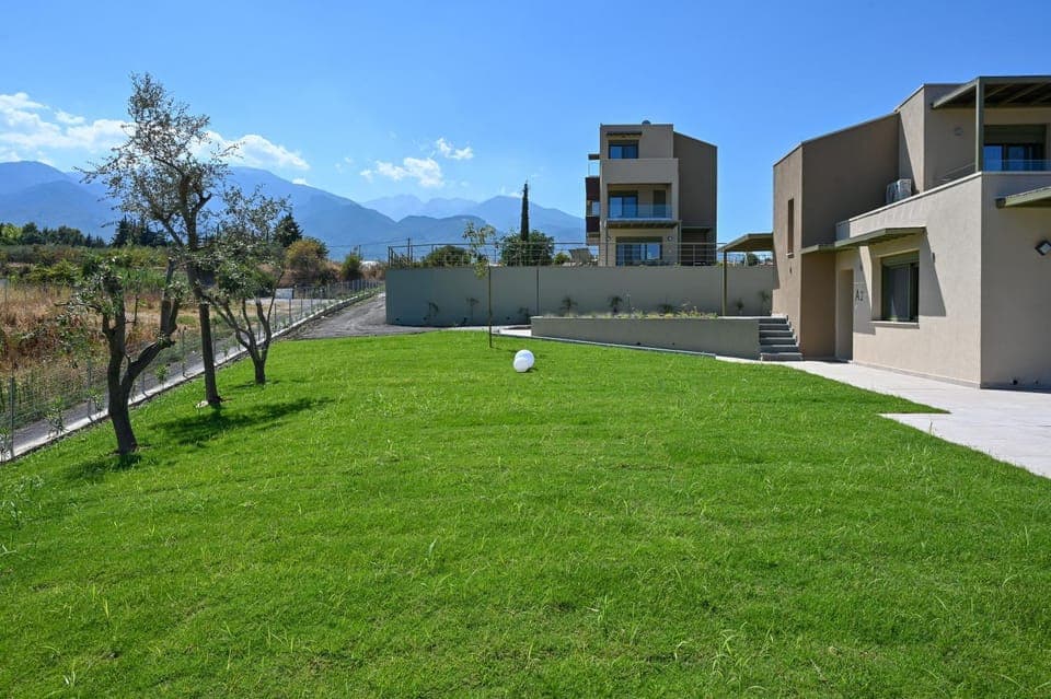 Property building, Spring, Day, Natural landscape, Garden, Garden view, Mountain view