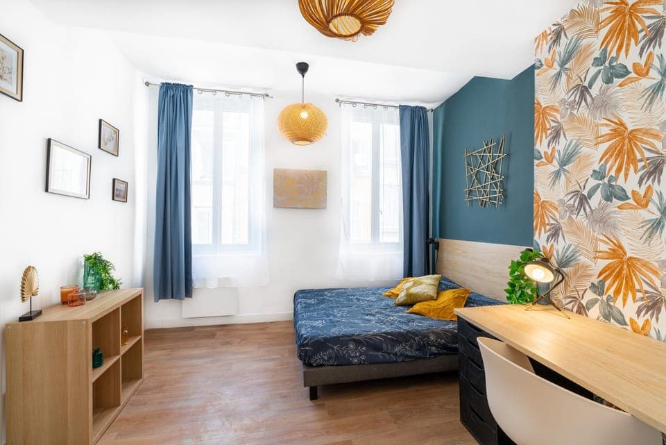 Photo of the whole room, Bedroom