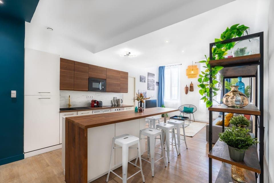 Kitchen or kitchenette, Dining area, oven, stove