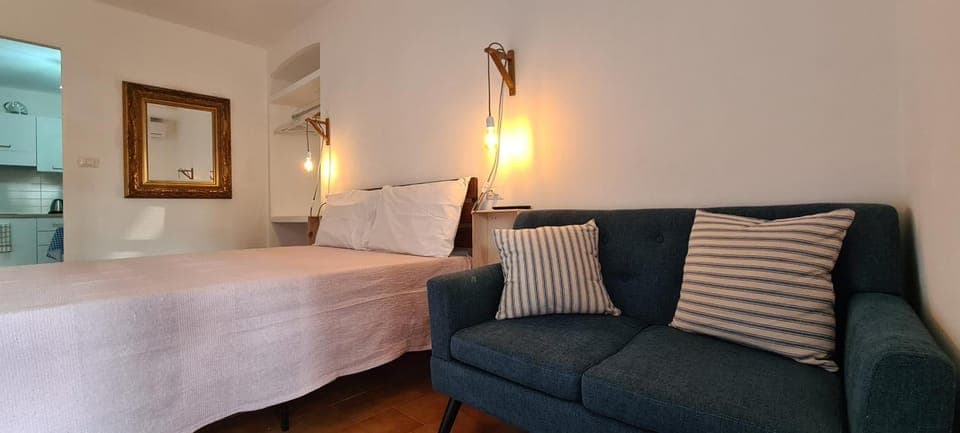 Bed, Living room, Photo of the whole room, Seating area, Bedroom