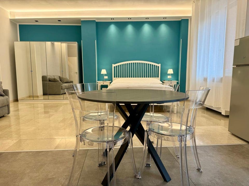 Seating area, Dining area