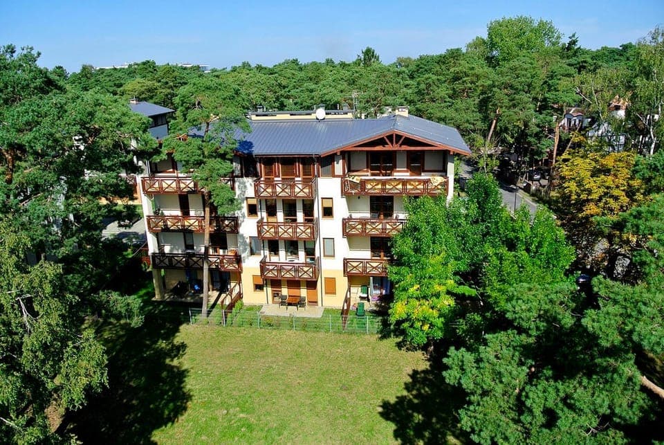 Property building, Facade/entrance, Day, Natural landscape, Bird's eye view, Garden, Floor plan, Garden view
