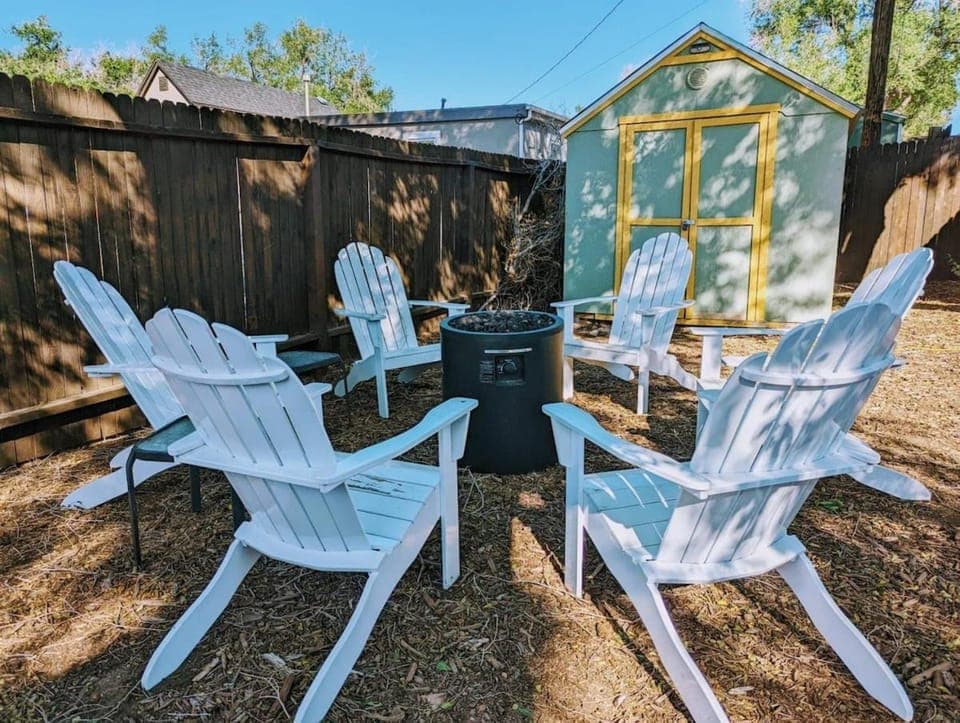 The Vibrant Victorian Hot Tub & Fire Pit in OCC House in Colorado Springs