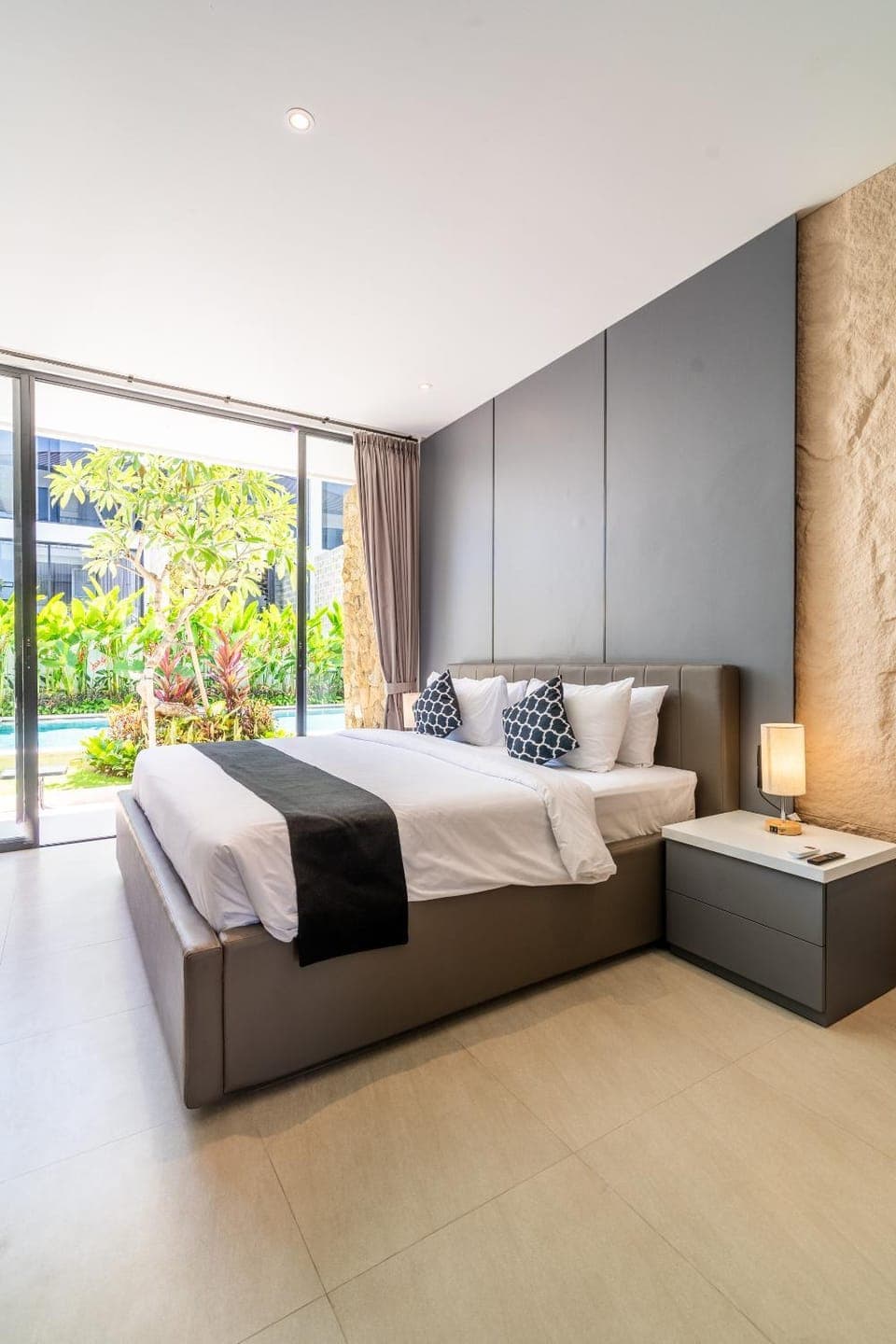 Bed, Photo of the whole room, Bedroom, Pool view, Family, towels