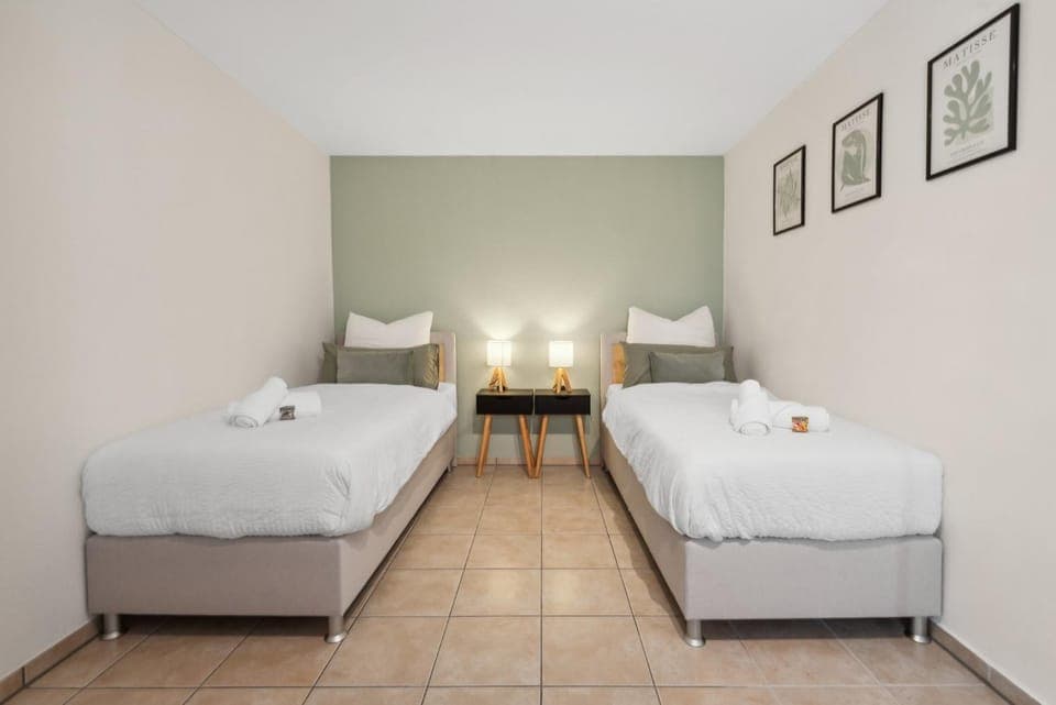 Bed, Photo of the whole room, Bedroom, heating