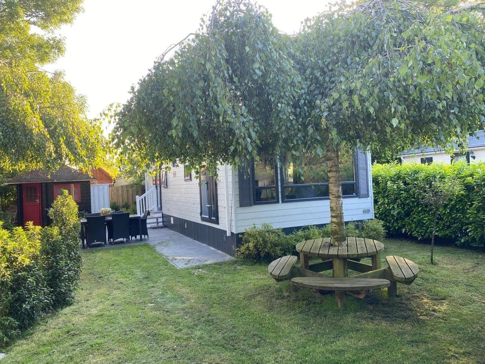 Property building, Day, Garden, Garden view