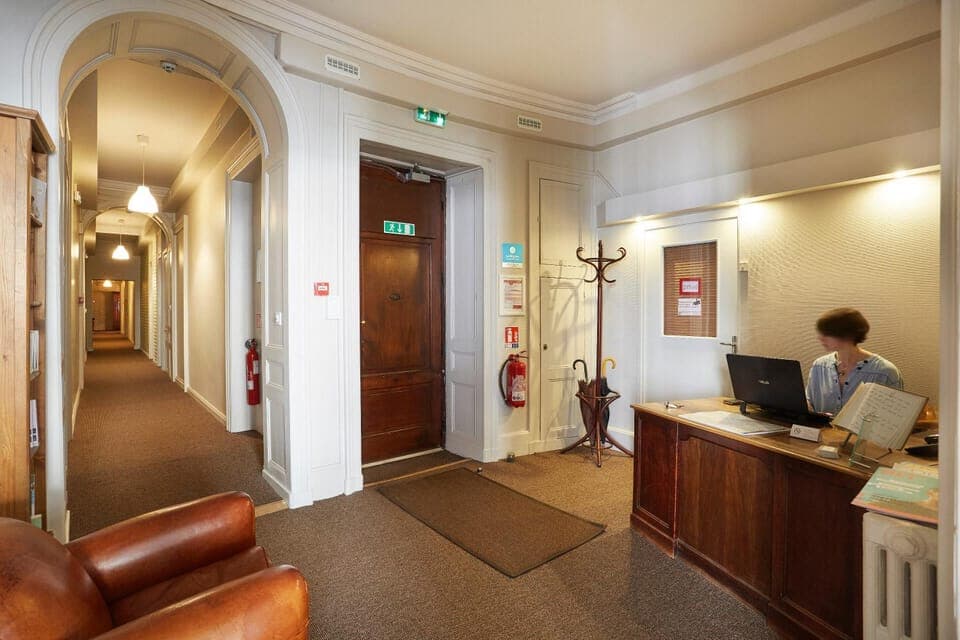 Nearby landmark, Restaurant/places to eat, Spring, Day, Neighbourhood, Lobby or reception, Decorative detail, On site, Supermarket/grocery shop, Shopping Area