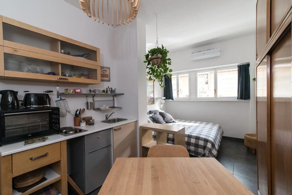 Kitchen or kitchenette, Bedroom