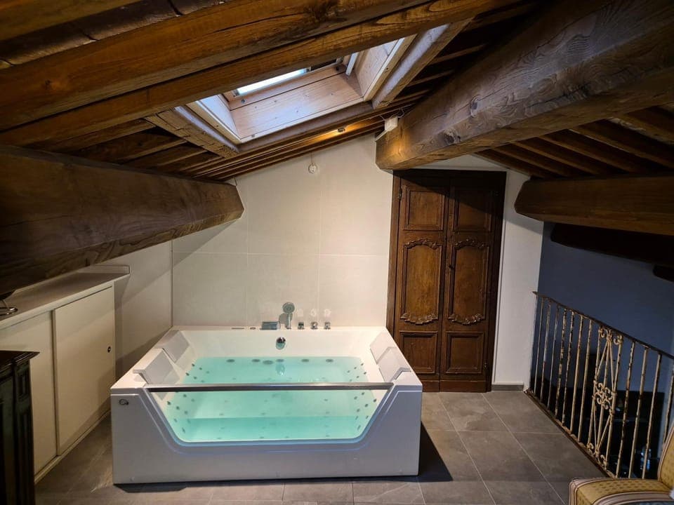 Hot Tub, Hot Tub, Bath