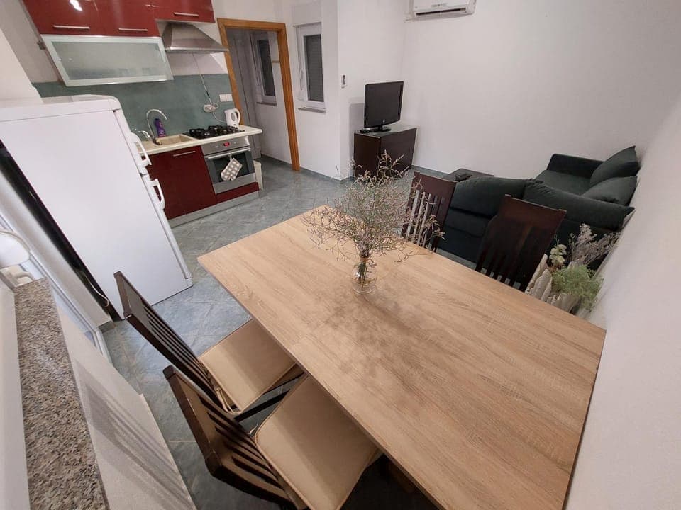Living room, Seating area, Dining area, stove