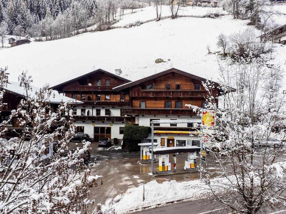 Property building, Winter