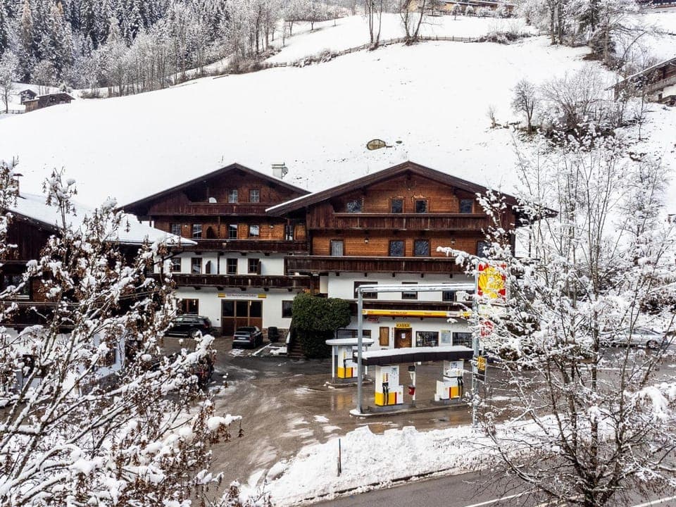 Property building, Winter