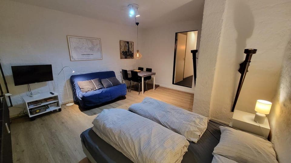 Bed, TV and multimedia, Living room