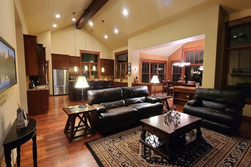 Low Tax Luxe Mountain Getaway by Aspen Villa in Colorado