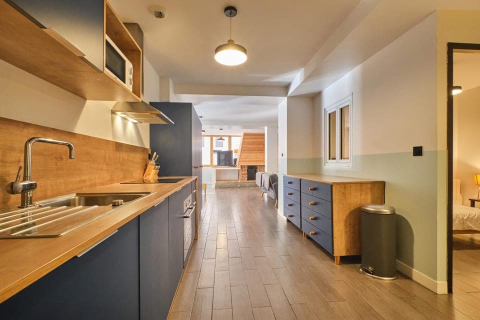 Kitchen or kitchenette, Living room