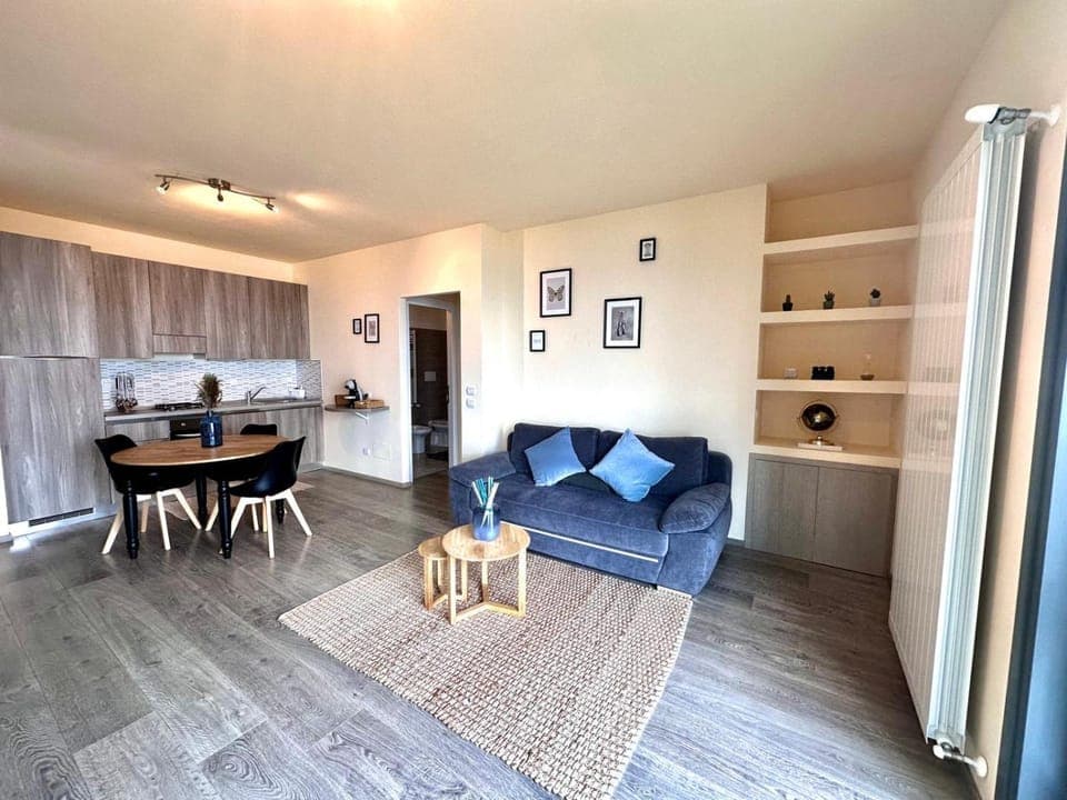 Kitchen or kitchenette, Living room, Seating area, Dining area