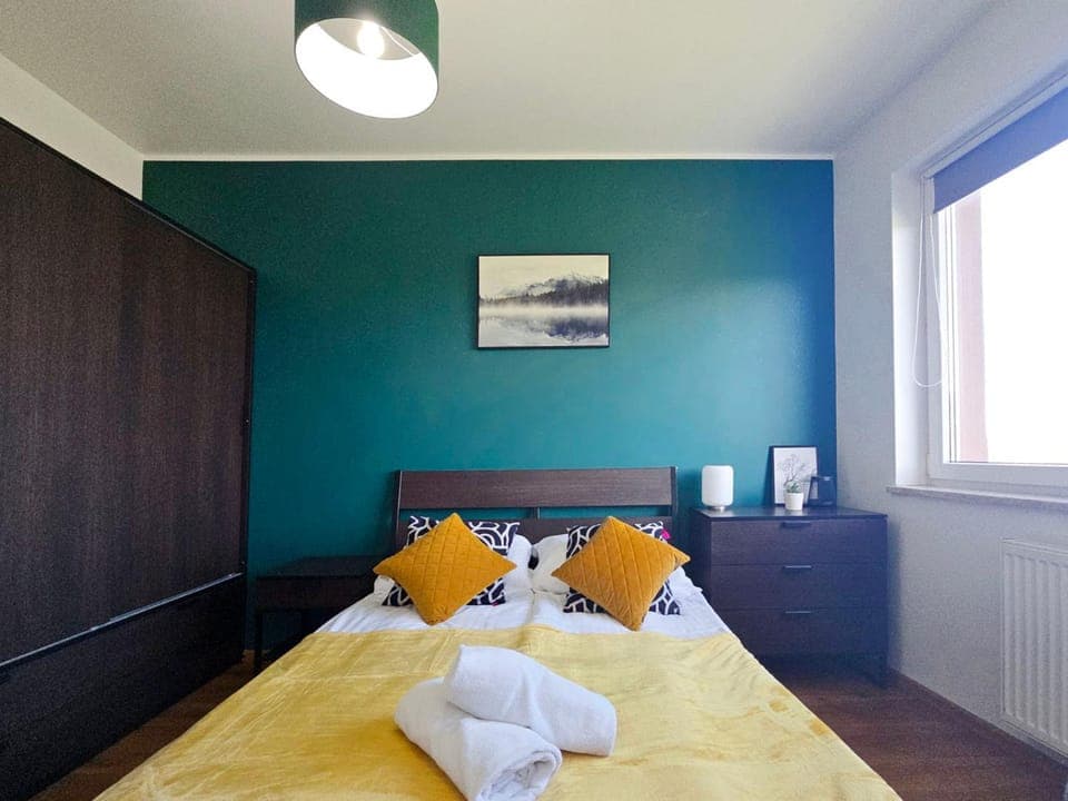 Bed, Photo of the whole room, Bedroom, towels